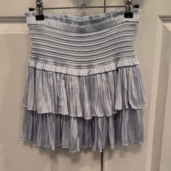 Elegant White Tiered Mini Skirt - Picture 4 of 4